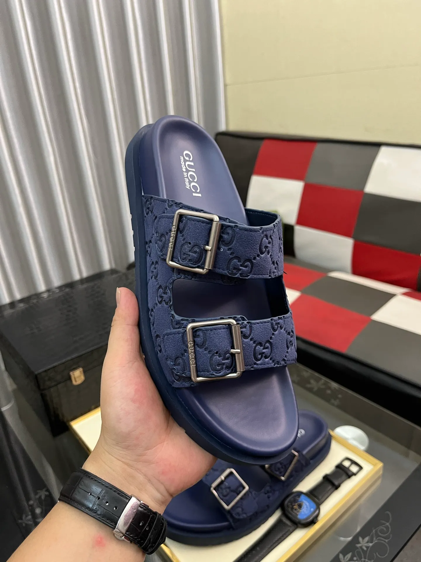 Men's shoes 💰340⌚️⌚️ (gucci-Gucci) New men's slippers, high-end boutique, made of cowhide, with exquisite embossed logo decoration on the upper, fine workmanship, super soft soles, casual, loose and comfortable, a must-have in summer! \nsize：38-44